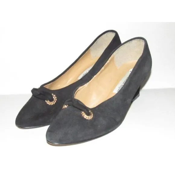 Etienne Aigner, 'Linda' style, size 5.5M, black suede and leather, 2" kitten heel, almond toe pumps with a gold tone accent at the toes!