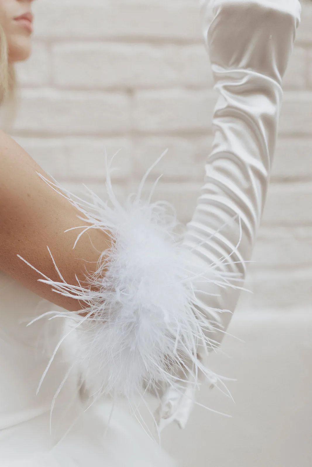 Olivia Feather Gloves