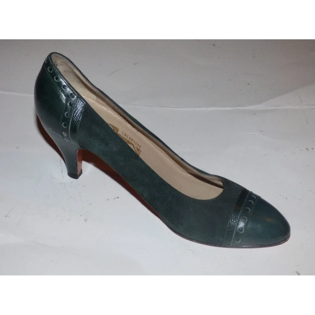 salvatore ferragamo size 7 green kitten heels