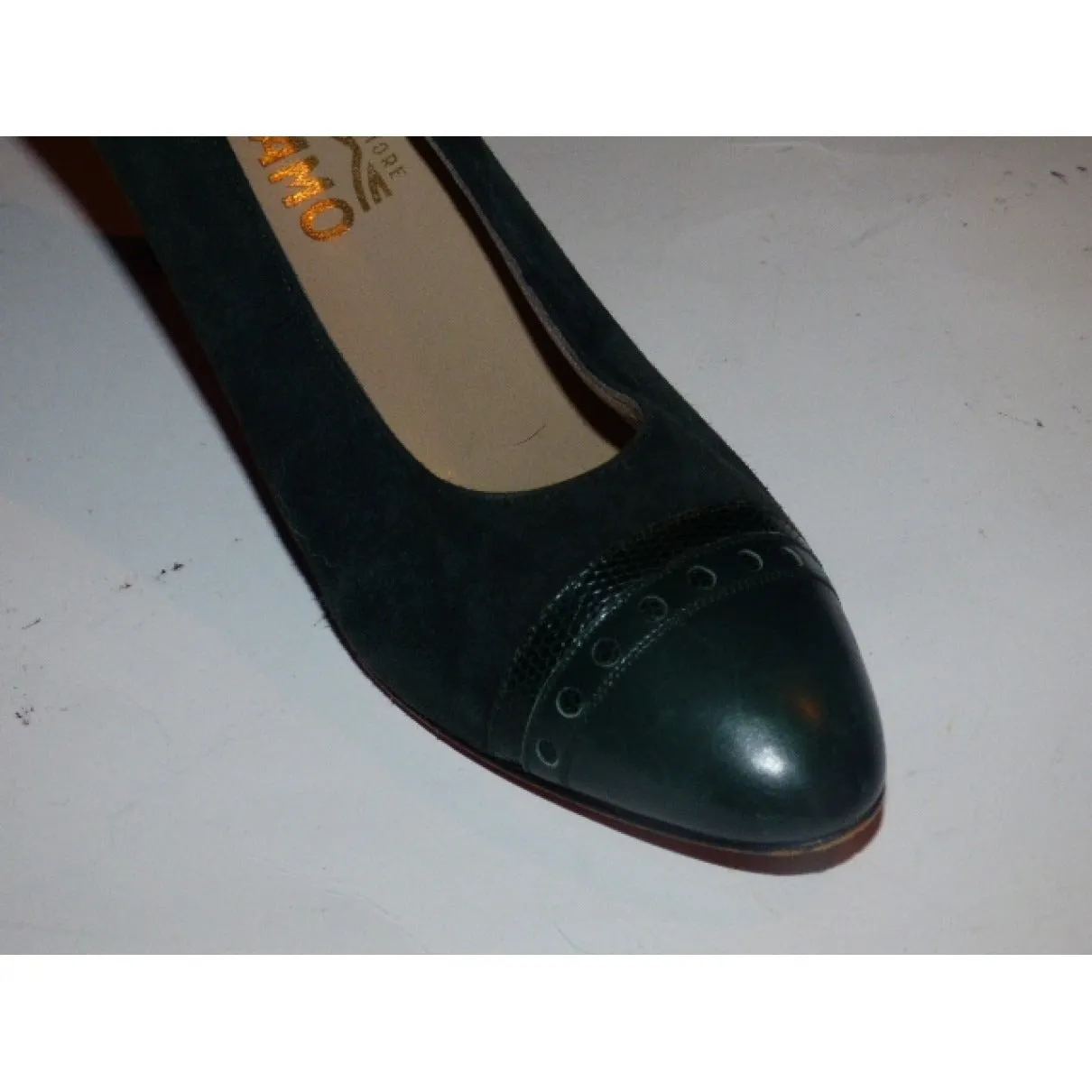 salvatore ferragamo size 7 green kitten heels