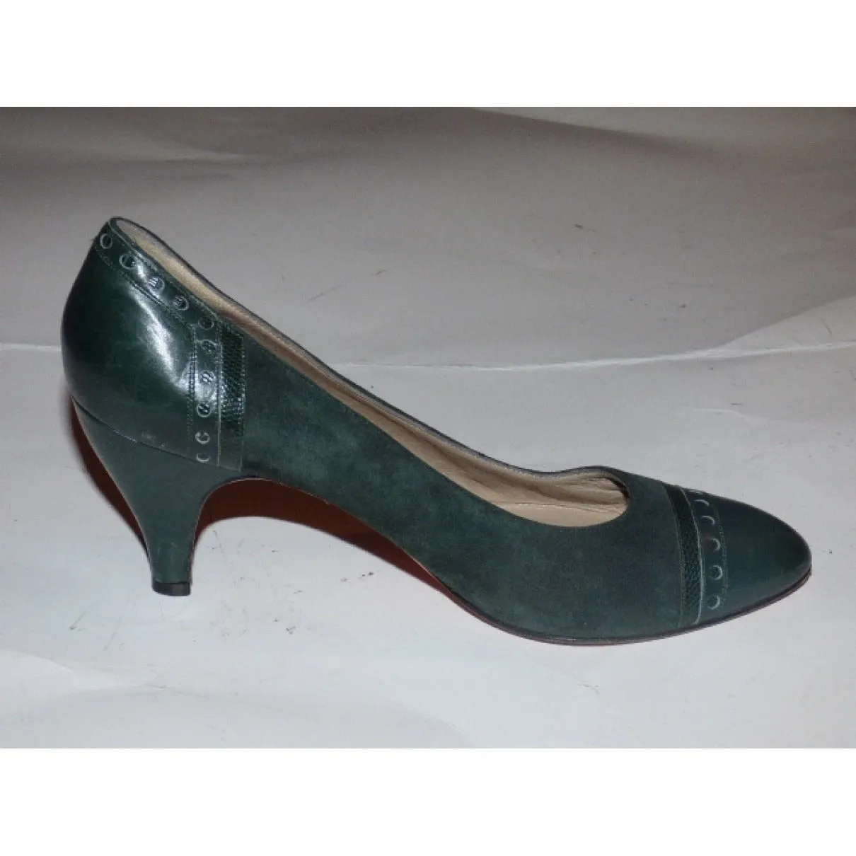 salvatore ferragamo size 7 green kitten heels