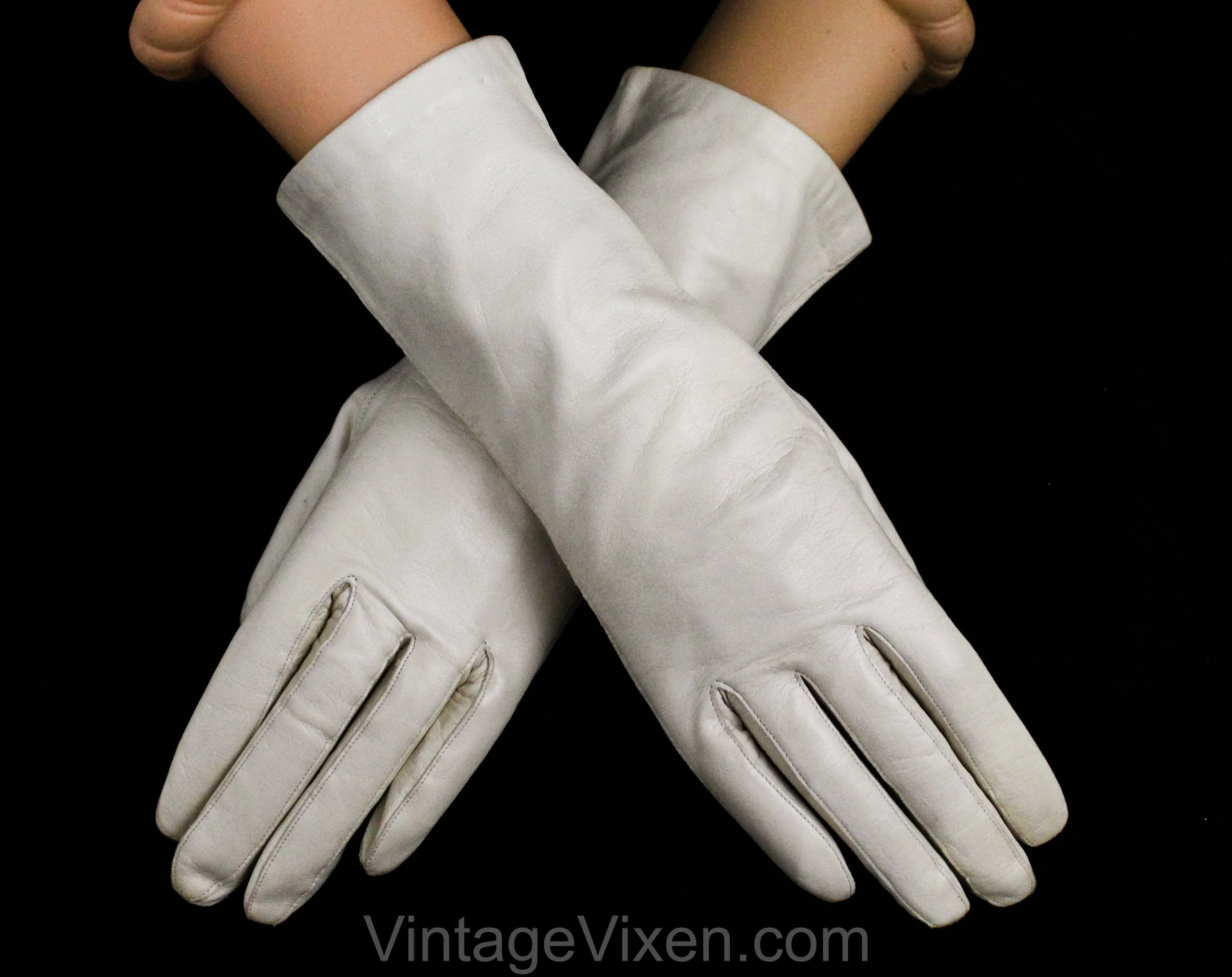 Size 6 1/2 1950s Ivory Bone Leather Gloves - Beautiful Table Cut Pair of Fine Top Grain Leather - Wrist Length 50s Van Raalte - Silk Lined